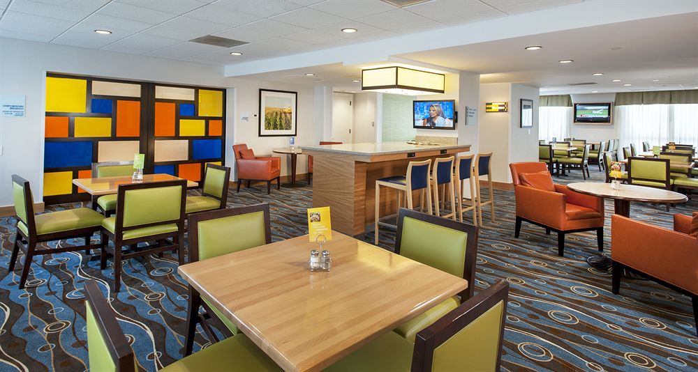 Holiday Inn Express & Suites