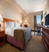 DoubleTree by Hilton Hotel Wichita Airport