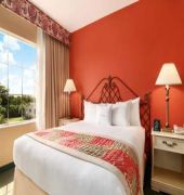 DoubleTree Suites by Hilton Hotel Naples