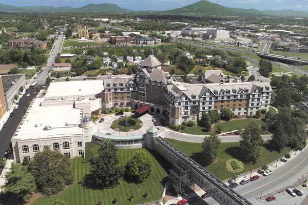 Hotel Roanoke & Conference Ctr, Curio Collection by Hilton