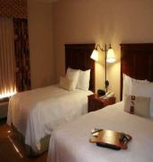 Hampton Inn Suites Largo