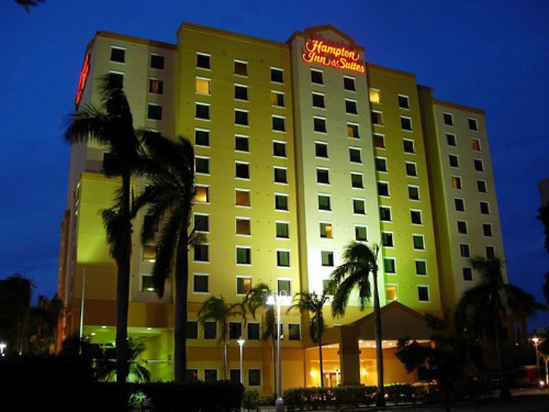 Hampton Inn & Suites by Hilton Miami Airport South Blue Lagoon