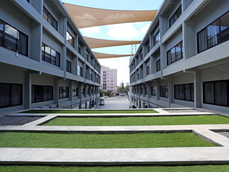 Ratchada Leisure Hotel
