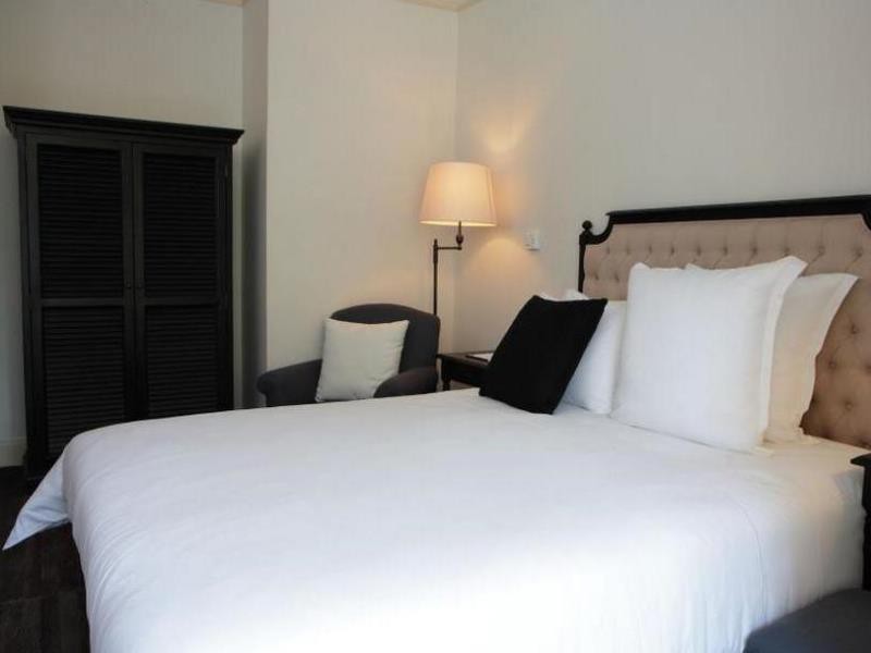 Cabochon Hotel & Residence
