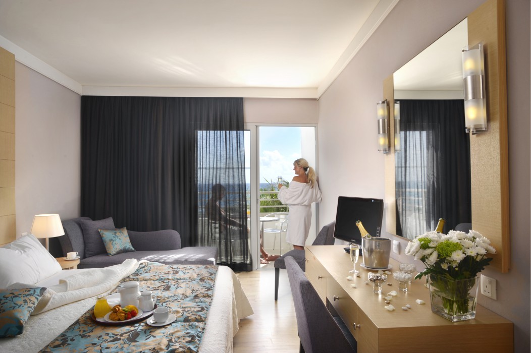 LOUIS LEDRA BEACH HOTEL
