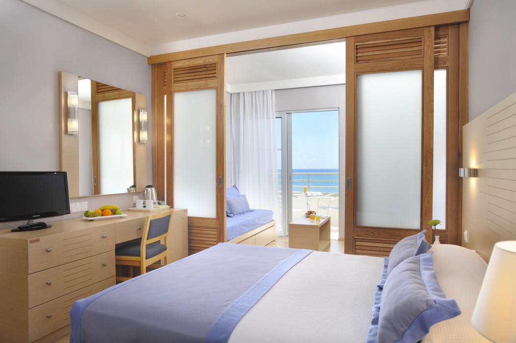 LOUIS LEDRA BEACH HOTEL