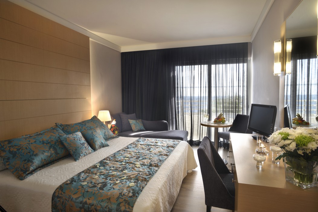 LOUIS LEDRA BEACH HOTEL