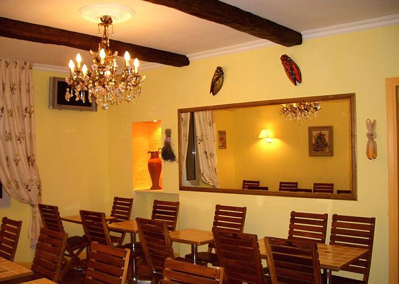 1 MED HOTEL