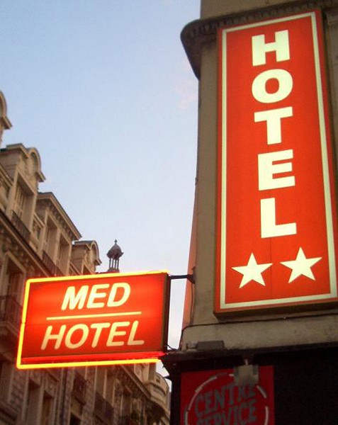 1 MED HOTEL