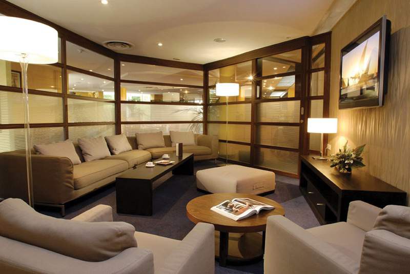 HOLIDAY INN GARDEN COURT PORTE