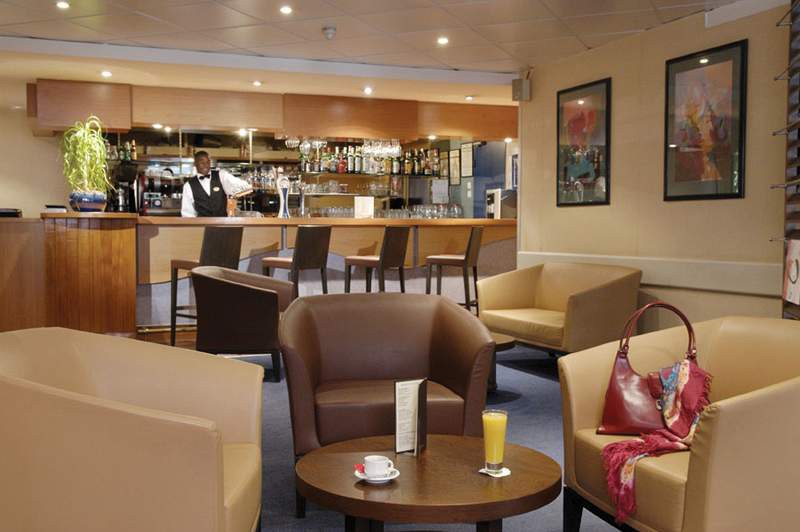 HOLIDAY INN GARDEN COURT PORTE