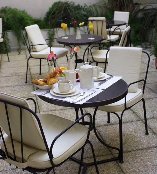 Le Parisis Hôtel