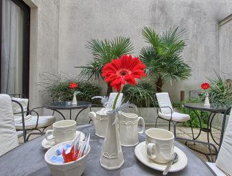 Le Parisis Hôtel