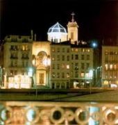 Le Phenix Hotel
