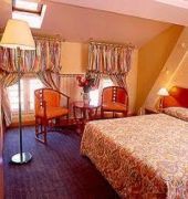 Le Phenix Hotel
