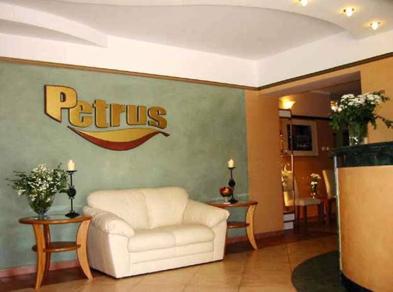 Petrus. Hotel