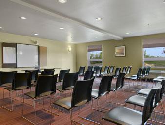 Super 8 by Wyndham Lachenaie/Terrebonne