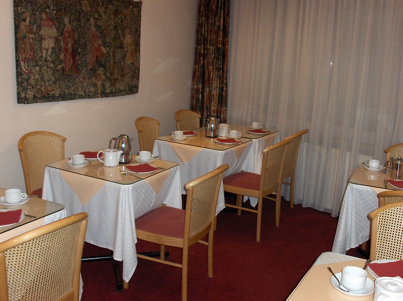 HOTEL QUEEN MARY (Formerly GEORGEV)