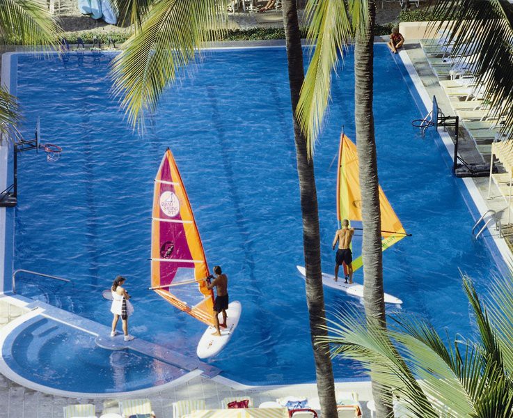 Crown Paradise Golden Hotel