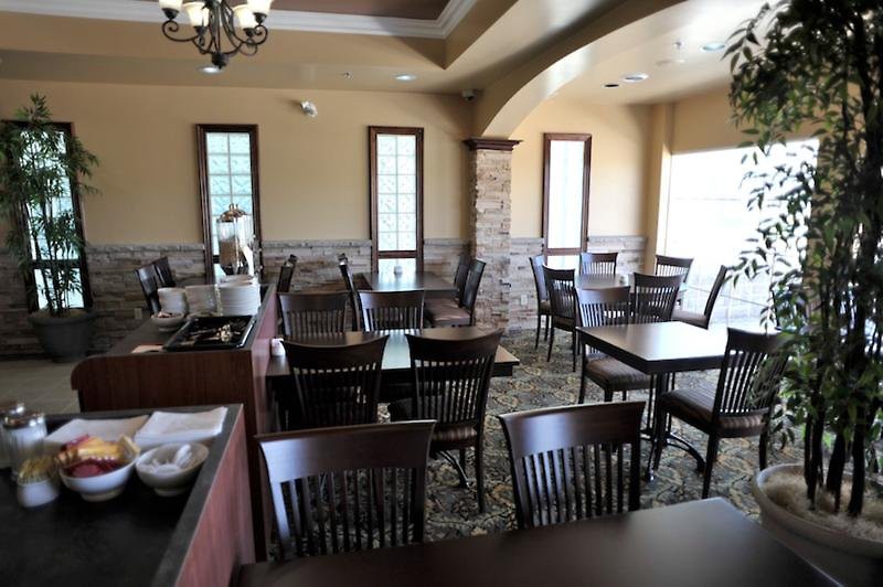 Monte Carlo Inns - Barrie Suites