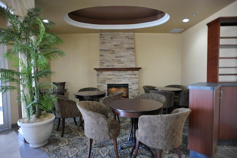 Monte Carlo Inns - Barrie Suites