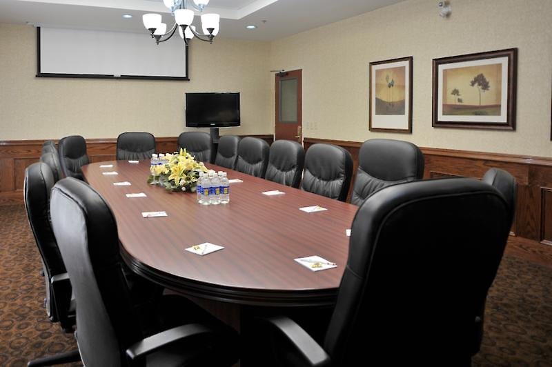Monte Carlo Inns - Barrie Suites