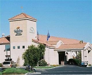 Holiday Inn Express & Suites Barstow-Outlet Center