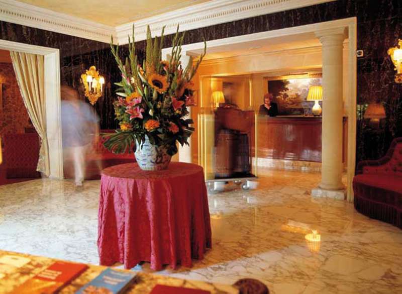 Victoria Palace Hôtel 5*