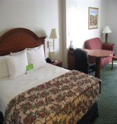 La Quinta Inn & Suites Arlington North - Six Flags Drive