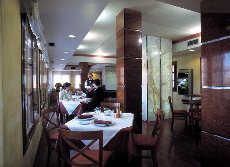 Apartahotel Los girasoles