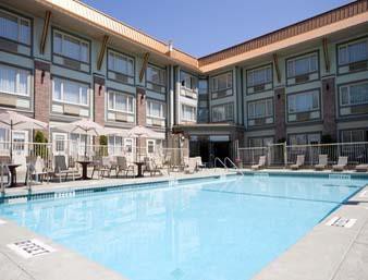 Howard Johnson Hotel & Suites by Wyndham Victoria Elk Lake
