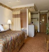 Days Inn & Suites by Wyndham Wausau