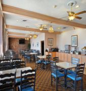Days Inn & Suites by Wyndham Clovis