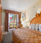 Days Inn & Suites by Wyndham Clovis