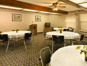 Days Inn by Wyndham Southern Hills/ORU