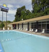 Days Inn by Wyndham Dubuque