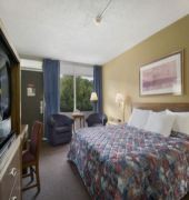 Days Inn by Wyndham Dubuque