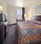 Days Inn & Suites by Wyndham Conroe North