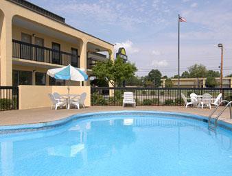 Days Inn by Wyndham Greenville MS