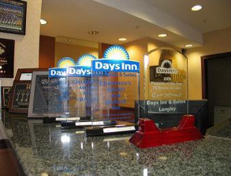 Days Inn & Suites by Wyndham Langley