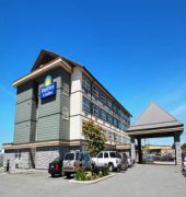 Days Inn & Suites by Wyndham Langley