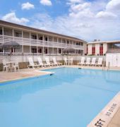 Days Inn & Suites by Wyndham Kill Devil Hills-Mariner