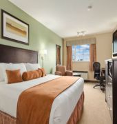 Super 8 by Wyndham Saskatoon Near Saskatoon Airport