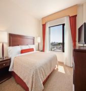 Travelodge by Wyndham Saskatoon