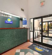 Days Inn by Wyndham Lincoln