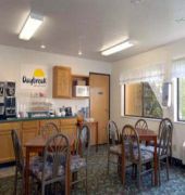 Super 8 by Wyndham Shenandoah