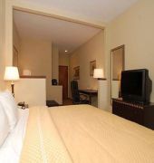 Comfort Suites Airport