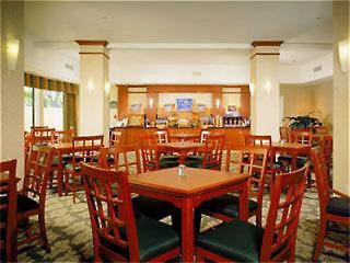 Holiday Inn Express & Suites Santa Clarita