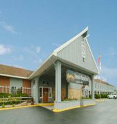 Ramada by Wyndham Williamsburg and Wasserbahn Waterpark