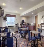 Super 8 by Wyndham Swift Current